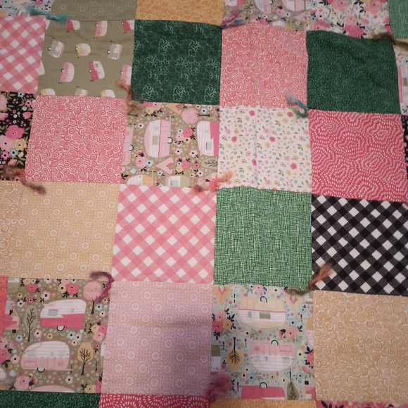 Beautiful pink backing quilt with yarn ties. - Picture 13 of 16